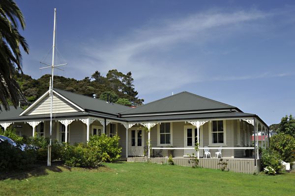 Flagstaff Lodge (Russell )